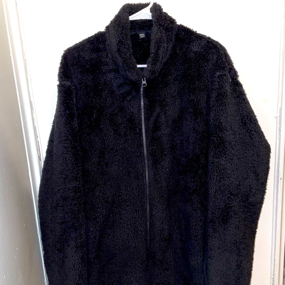 Uniqlo Black Sweater/Jacket (Unisex)